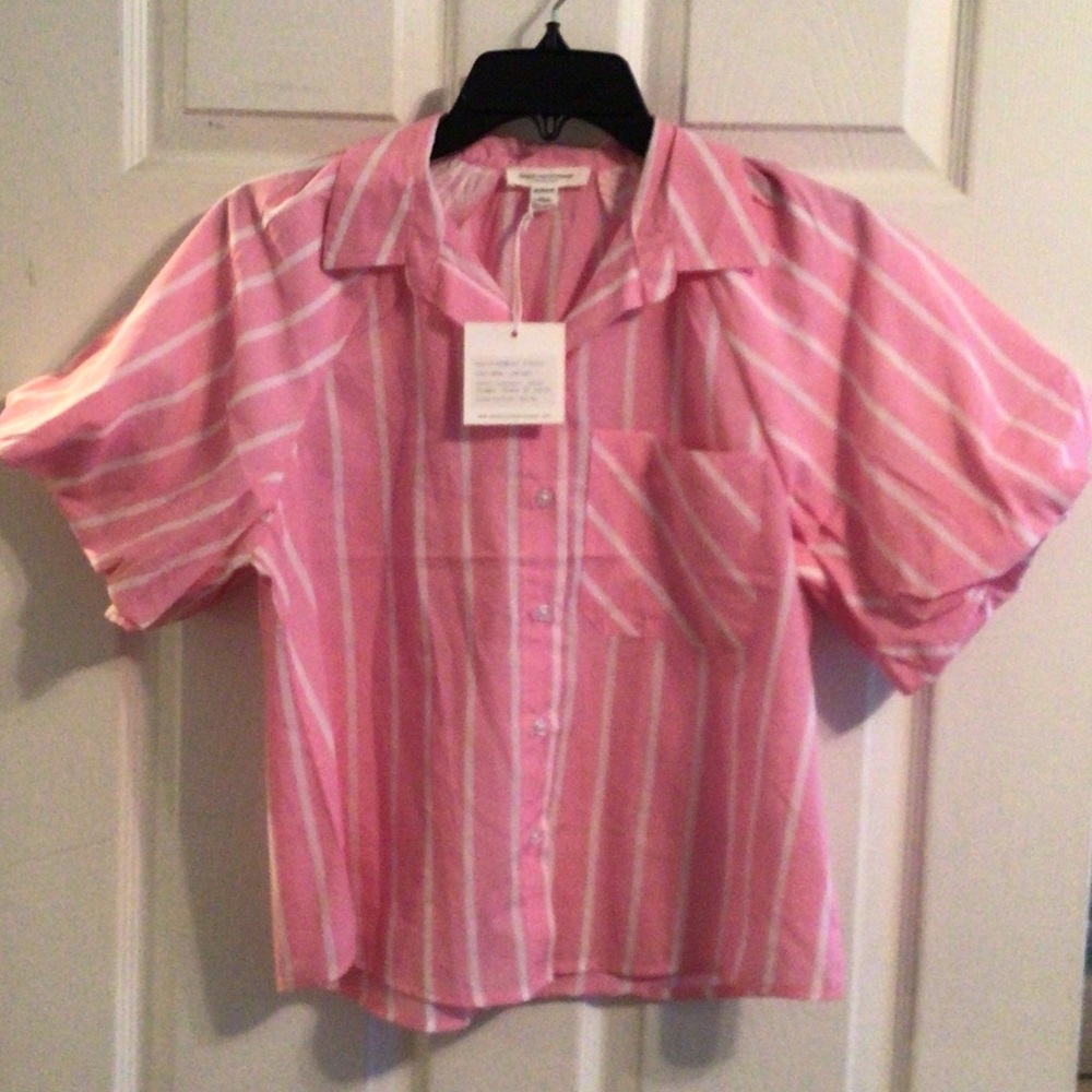 Beachlunchlounge Pink Stripe bubble Short-Sleeve Button-Up Top